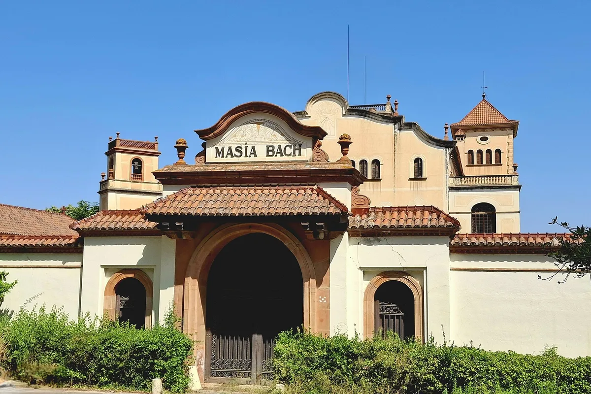 Masia & cellars Bach