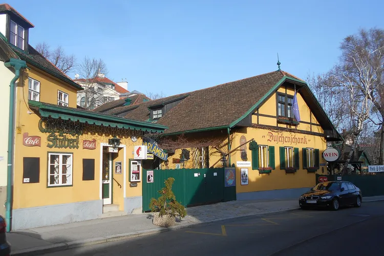Winery Weingut-Heuriger Alter Bach-Hengl